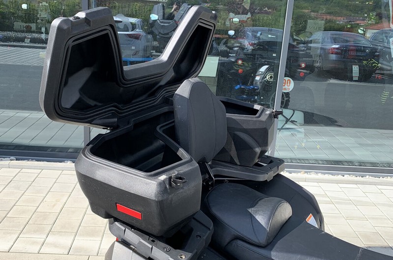 SHARK PLASTOVÝ BOX NA ČTYŘKOLKU AX115